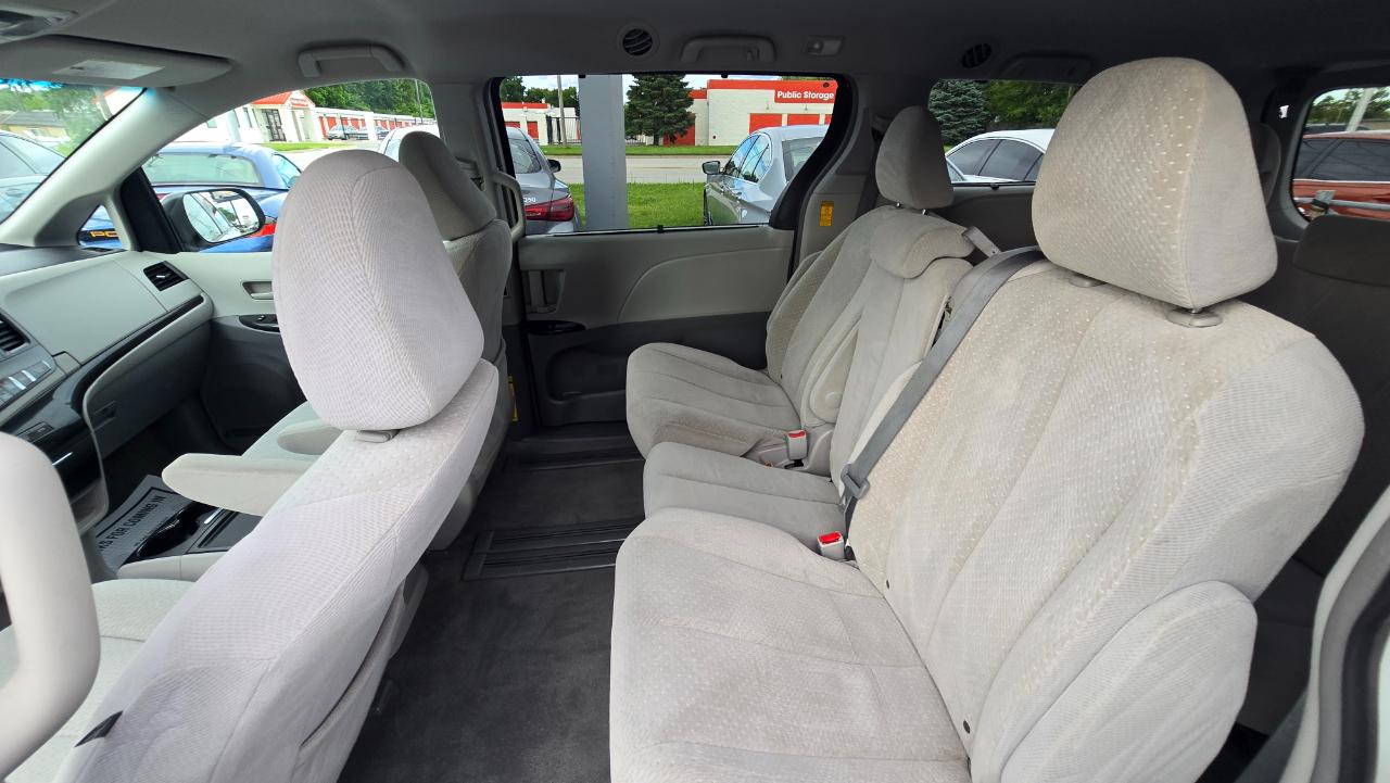 Toyota Sienna LE FWD 8-Passenger V6 2014