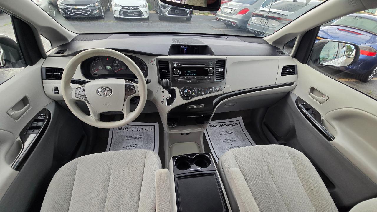 Toyota Sienna LE FWD 8-Passenger V6 2014