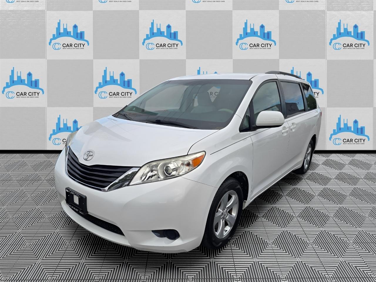 Toyota Sienna LE FWD 8-Passenger V6 2014