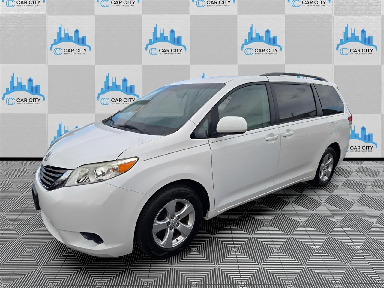 Toyota Sienna LE FWD 8-Passenger V6 2014