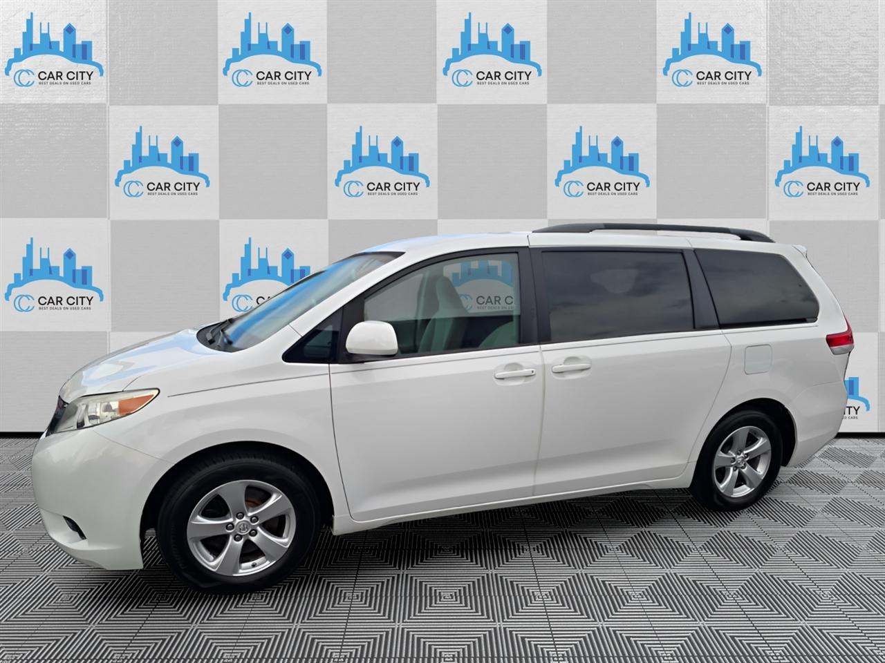 Toyota Sienna LE FWD 8-Passenger V6 2014