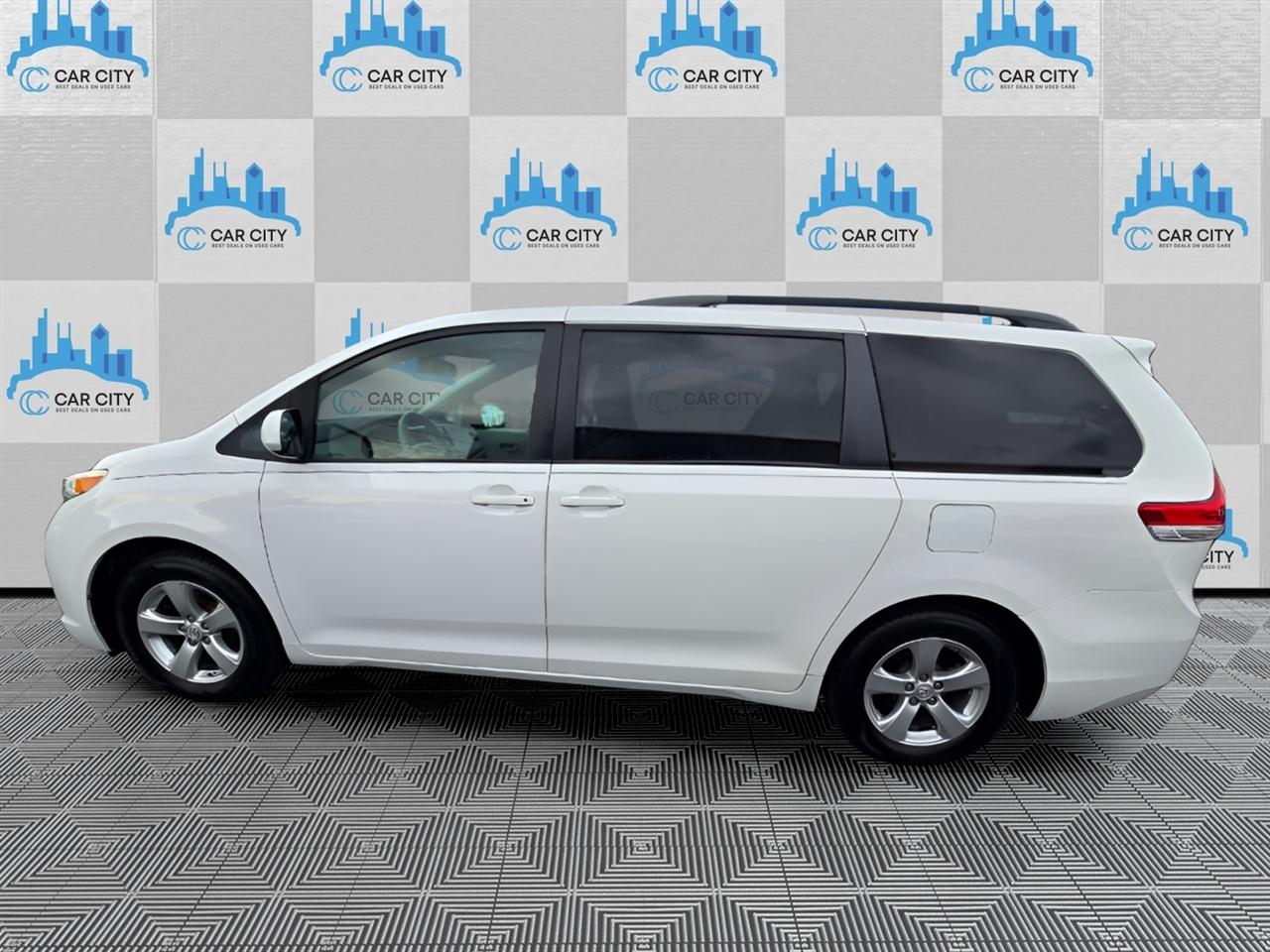 Toyota Sienna LE FWD 8-Passenger V6 2014