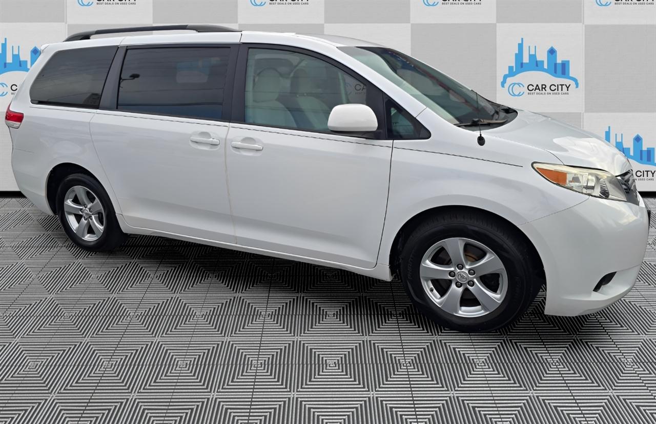 Toyota Sienna LE FWD 8-Passenger V6 2014