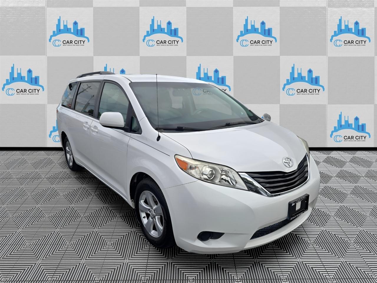 Toyota Sienna LE FWD 8-Passenger V6 2014