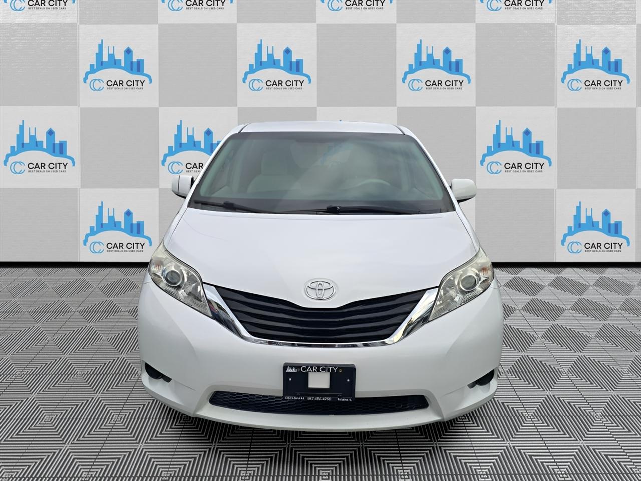 Toyota Sienna LE FWD 8-Passenger V6 2014