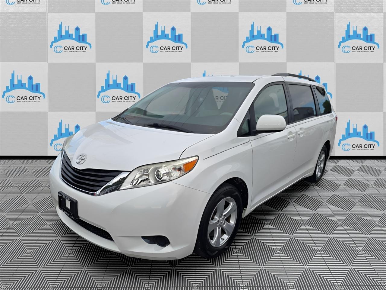 Toyota Sienna LE FWD 8-Passenger V6 2014
