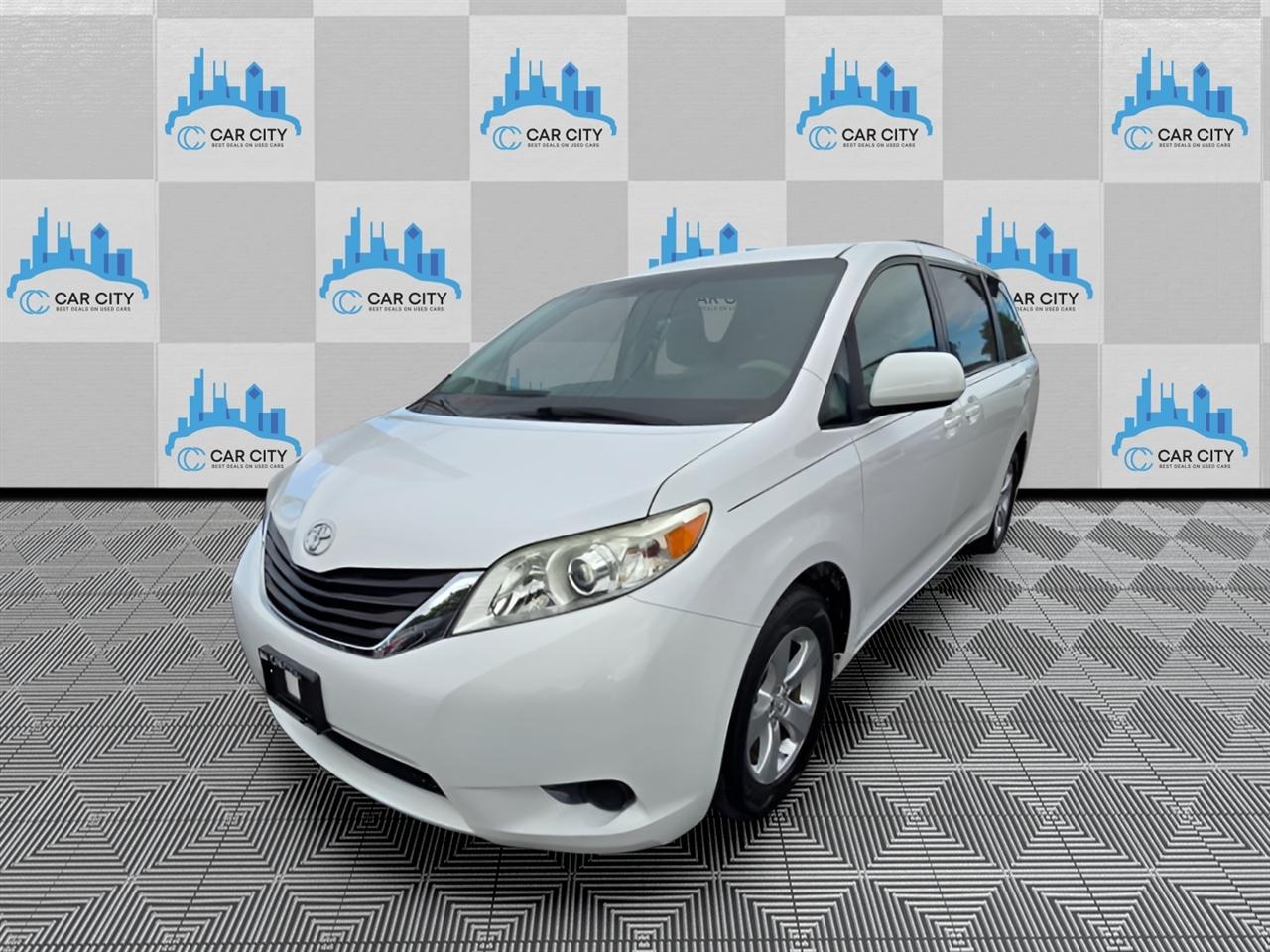 Toyota Sienna LE FWD 8-Passenger V6 2014