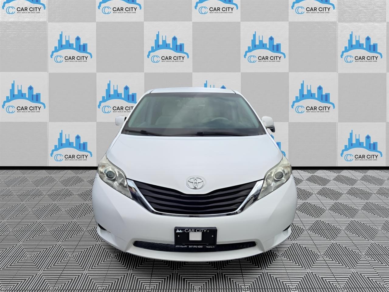 Toyota Sienna LE FWD 8-Passenger V6 2014