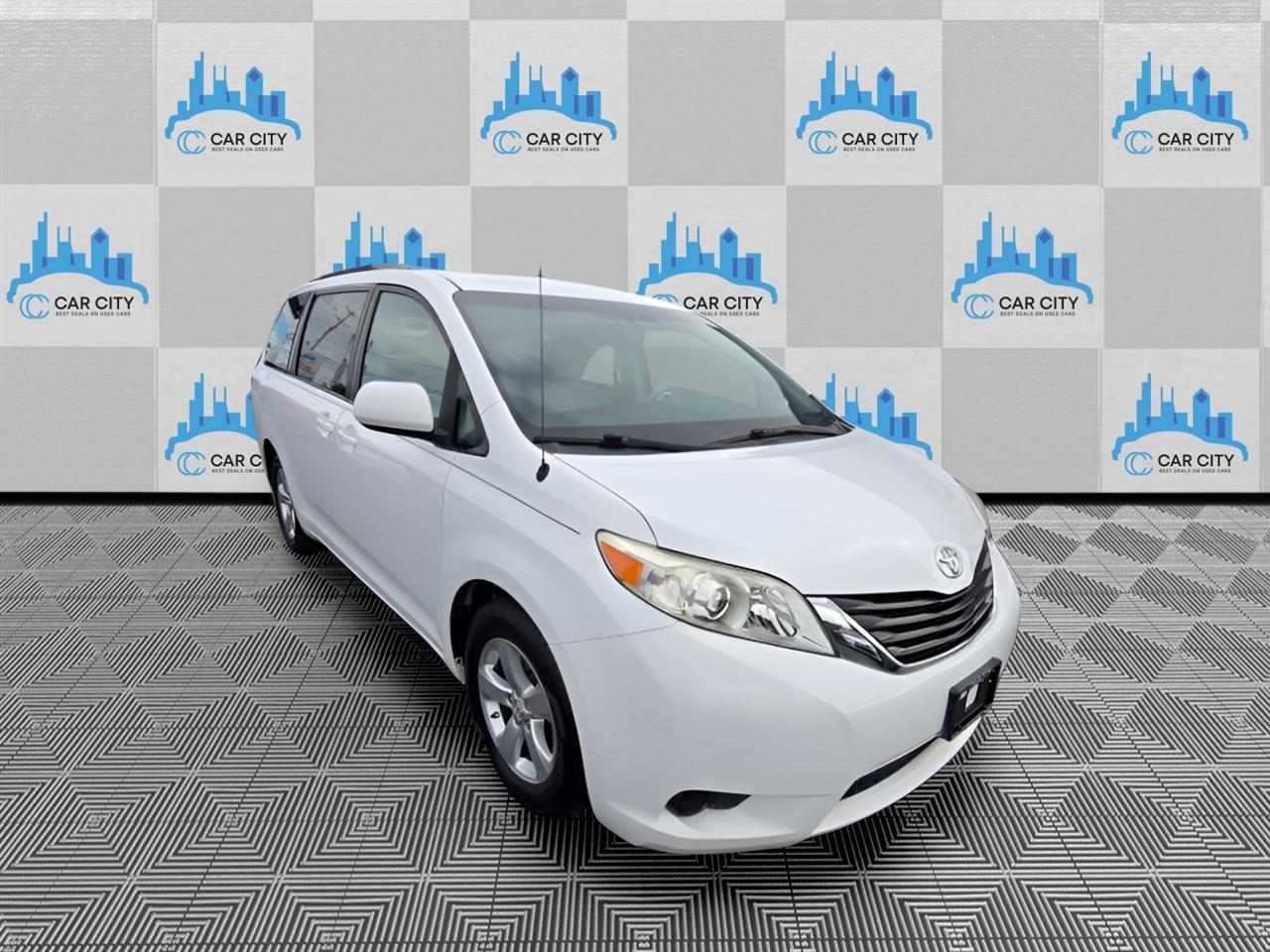 Toyota Sienna LE FWD 8-Passenger V6 2014