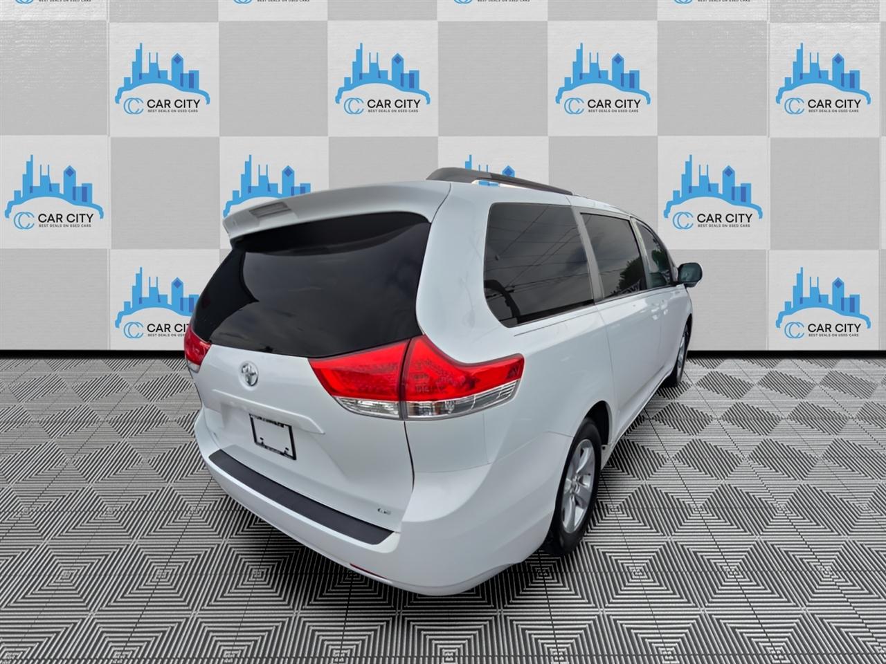 Toyota Sienna LE FWD 8-Passenger V6 2014