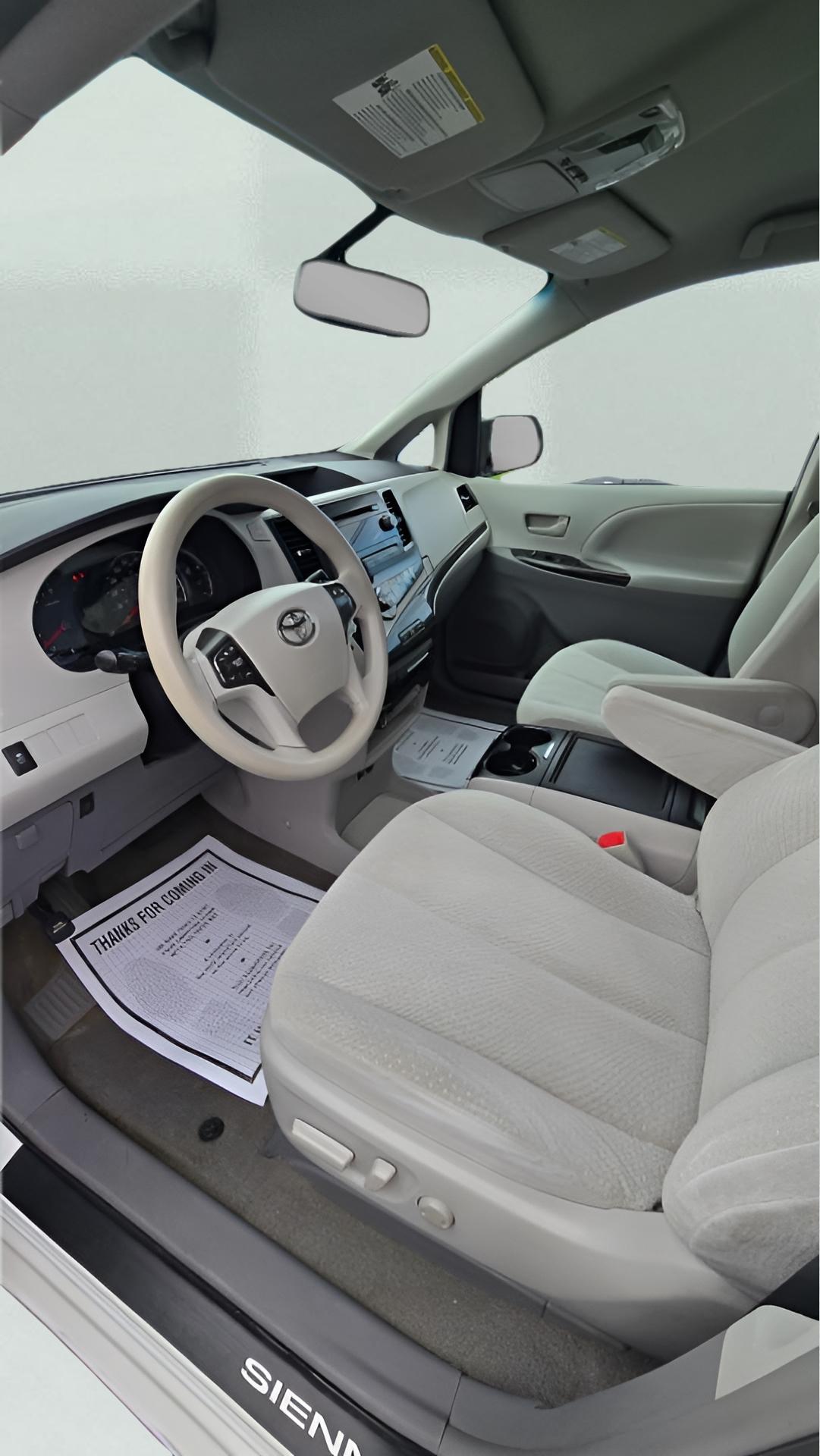 Toyota Sienna LE FWD 8-Passenger V6 2014
