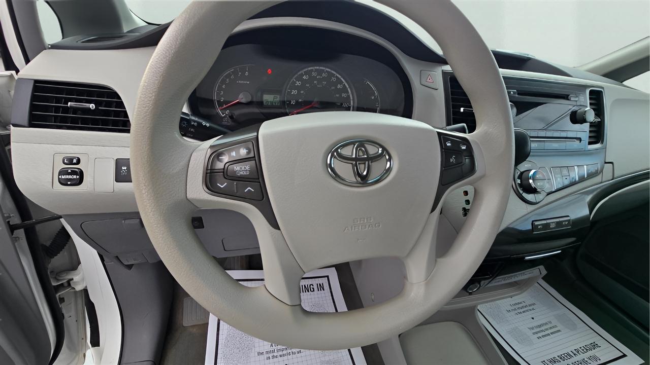 Toyota Sienna LE FWD 8-Passenger V6 2014