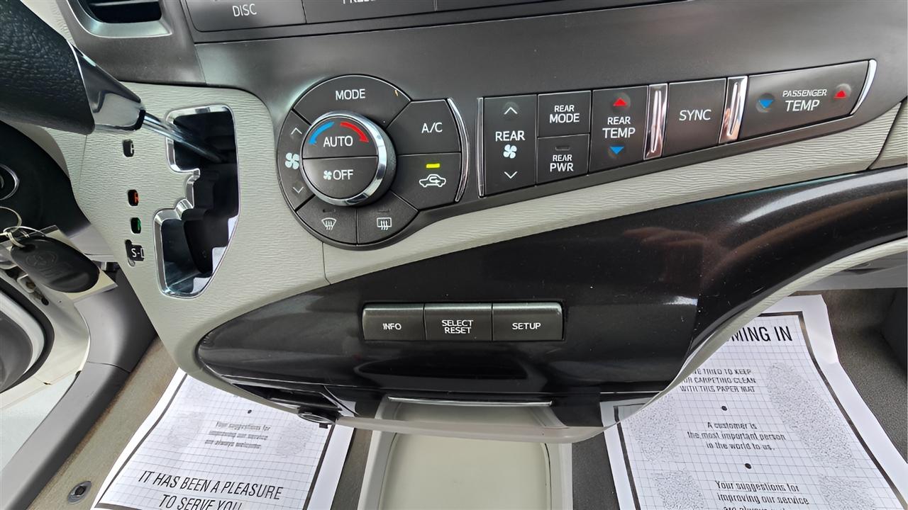 Toyota Sienna LE FWD 8-Passenger V6 2014