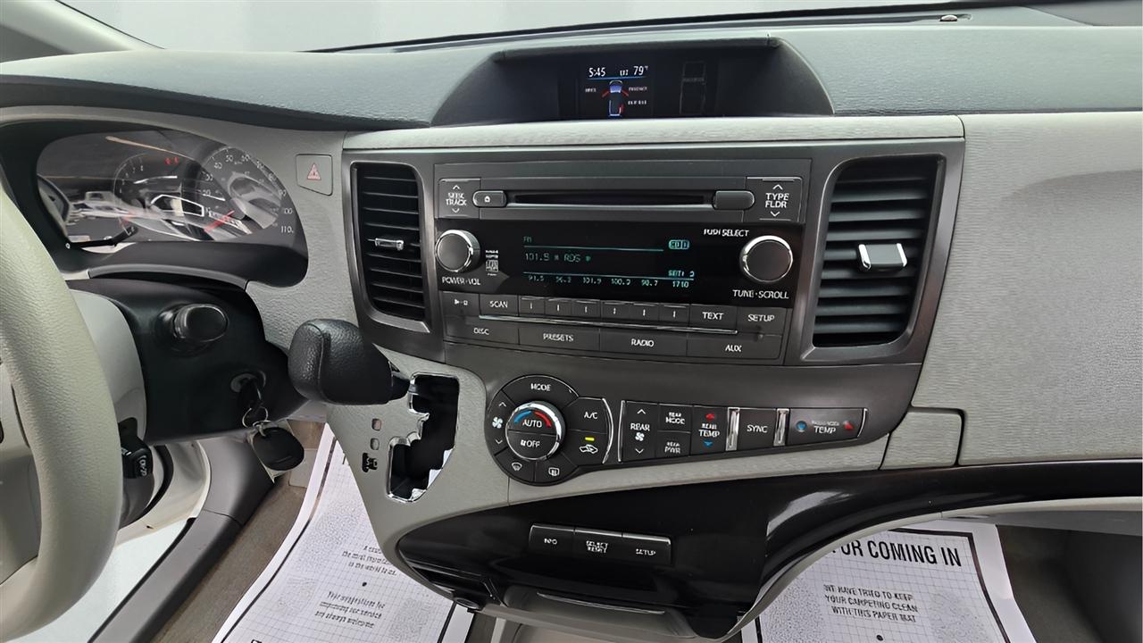 Toyota Sienna LE FWD 8-Passenger V6 2014
