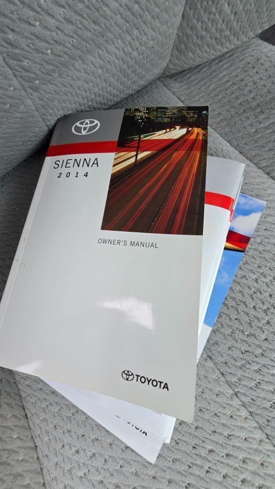 Toyota Sienna LE FWD 8-Passenger V6 2014