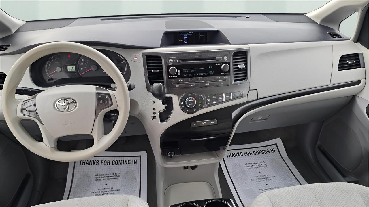 Toyota Sienna LE FWD 8-Passenger V6 2014