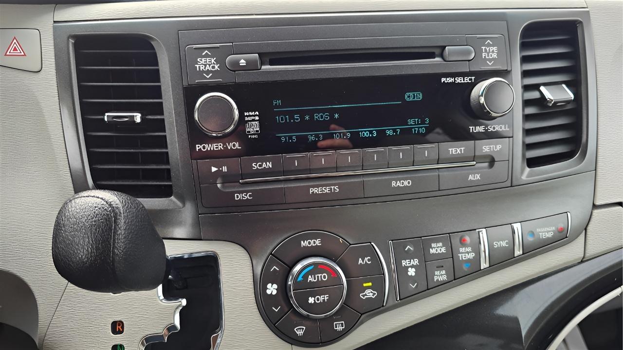 Toyota Sienna LE FWD 8-Passenger V6 2014