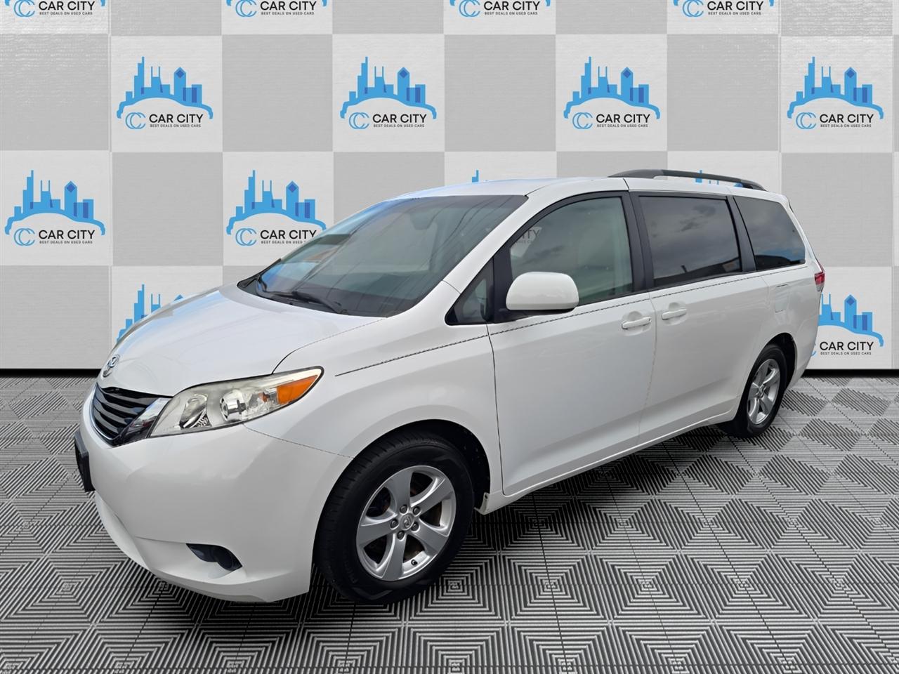 Toyota Sienna LE FWD 8-Passenger V6 2014
