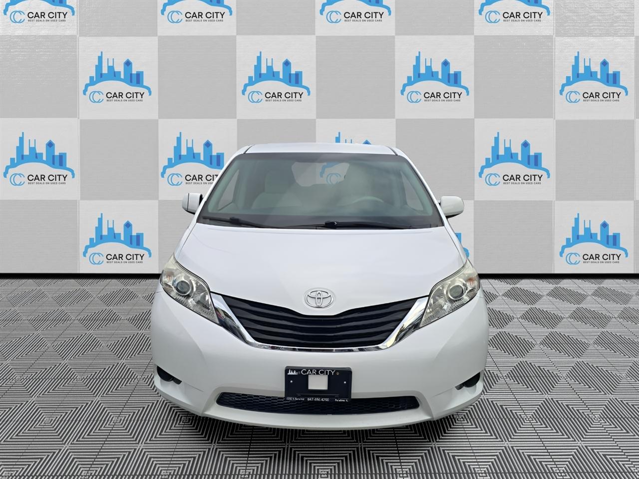 Toyota Sienna LE FWD 8-Passenger V6 2014
