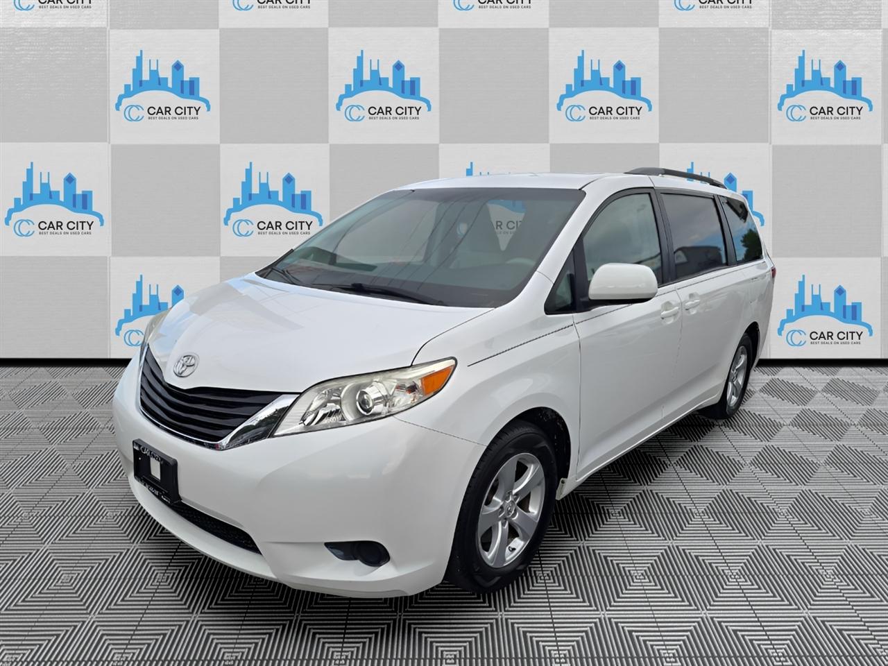 Toyota Sienna LE FWD 8-Passenger V6 2014