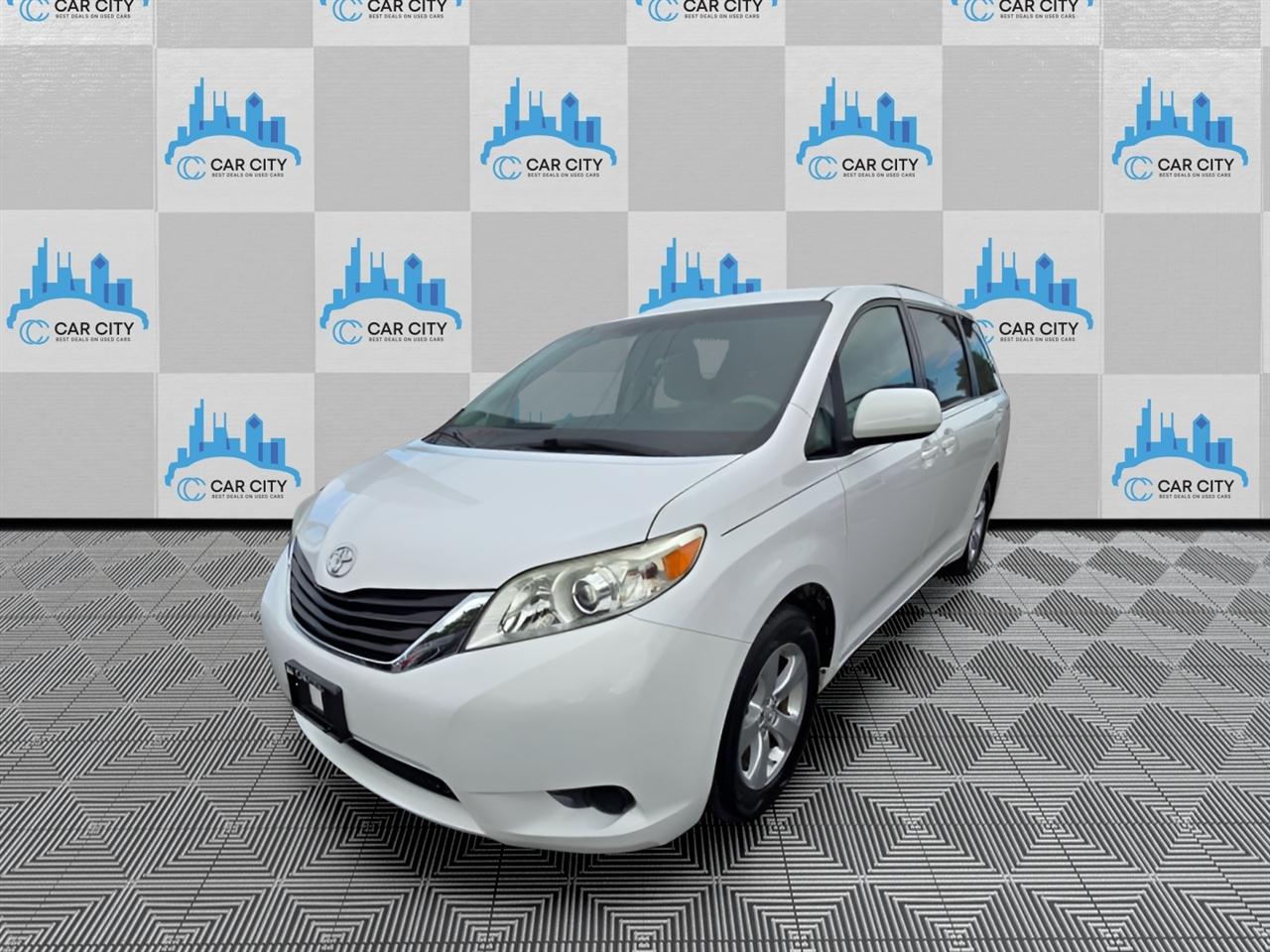 Toyota Sienna LE FWD 8-Passenger V6 2014