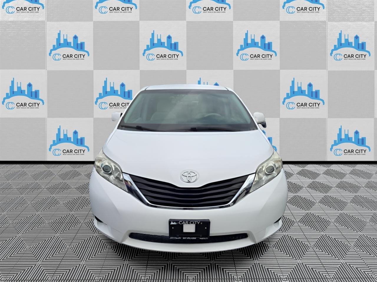 Toyota Sienna LE FWD 8-Passenger V6 2014