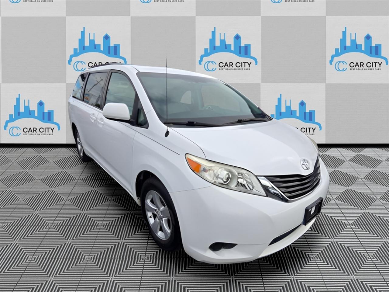 Toyota Sienna LE FWD 8-Passenger V6 2014
