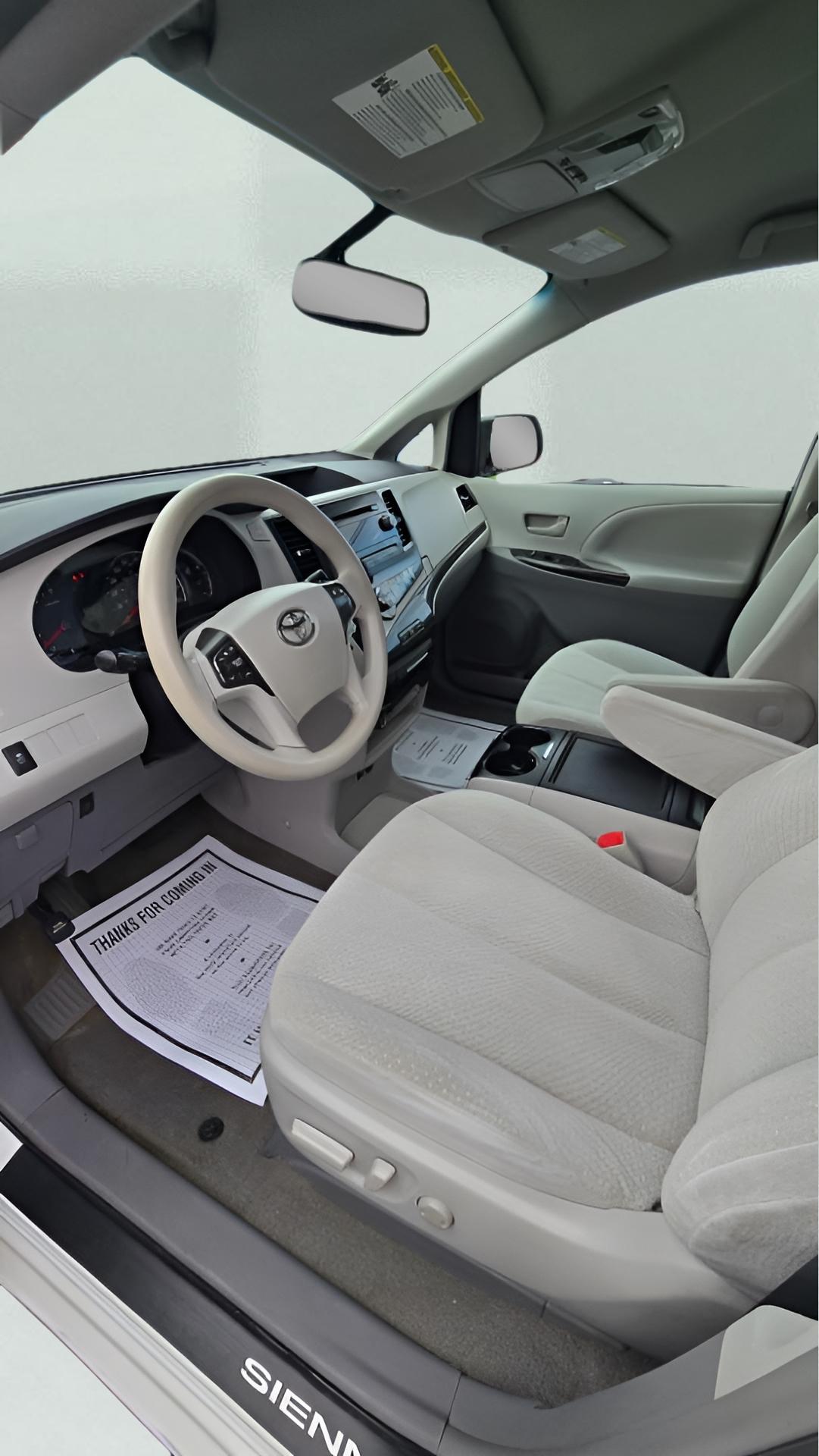 Toyota Sienna LE FWD 8-Passenger V6 2014