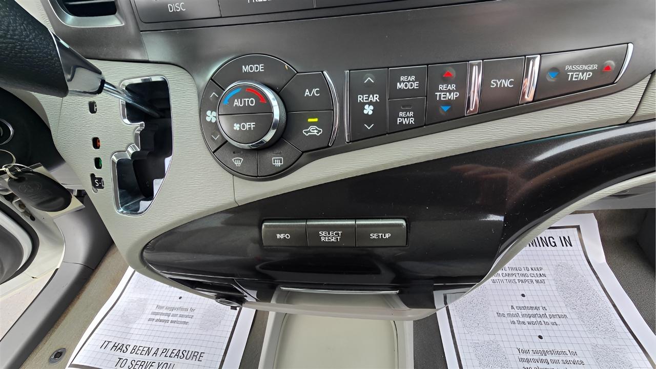 Toyota Sienna LE FWD 8-Passenger V6 2014