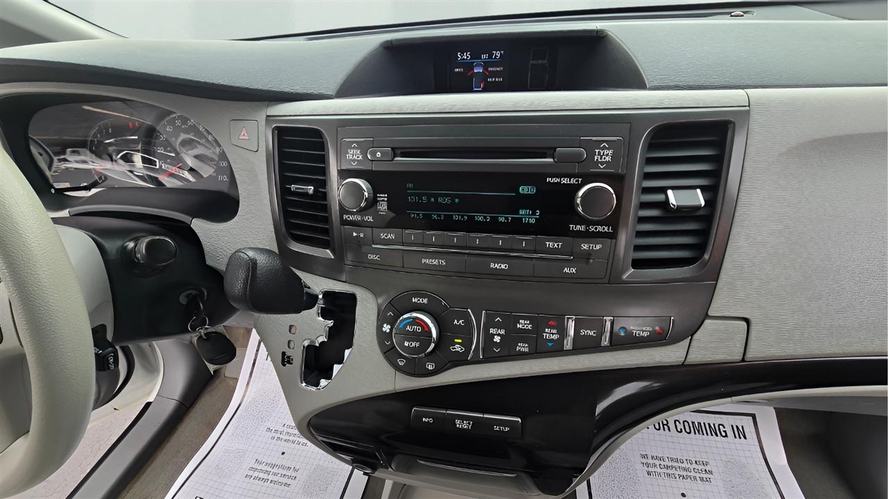 Toyota Sienna LE FWD 8-Passenger V6 2014