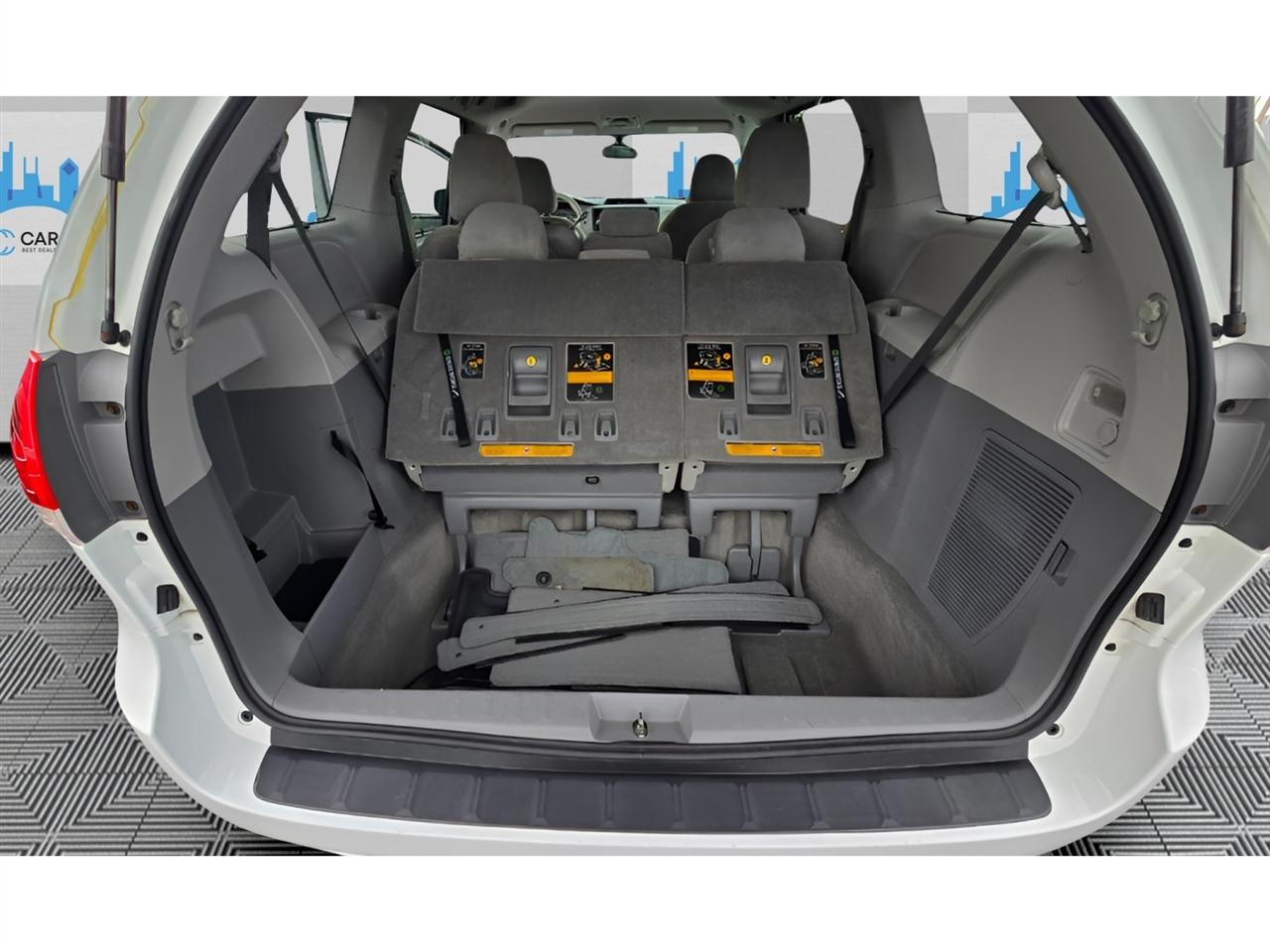 Toyota Sienna LE FWD 8-Passenger V6 2014
