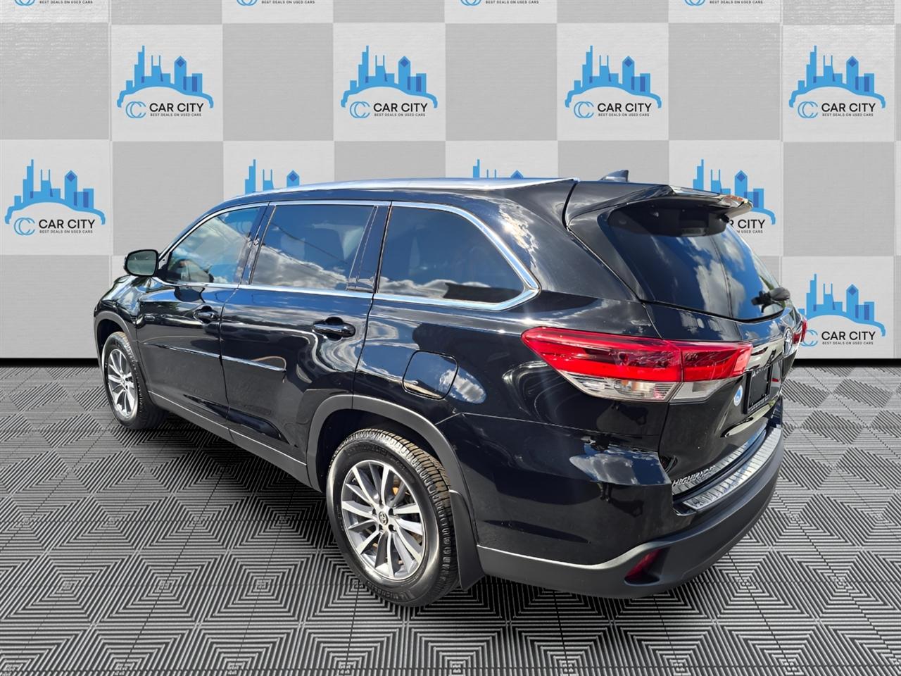 Toyota Highlander XLE AWD V6 2019