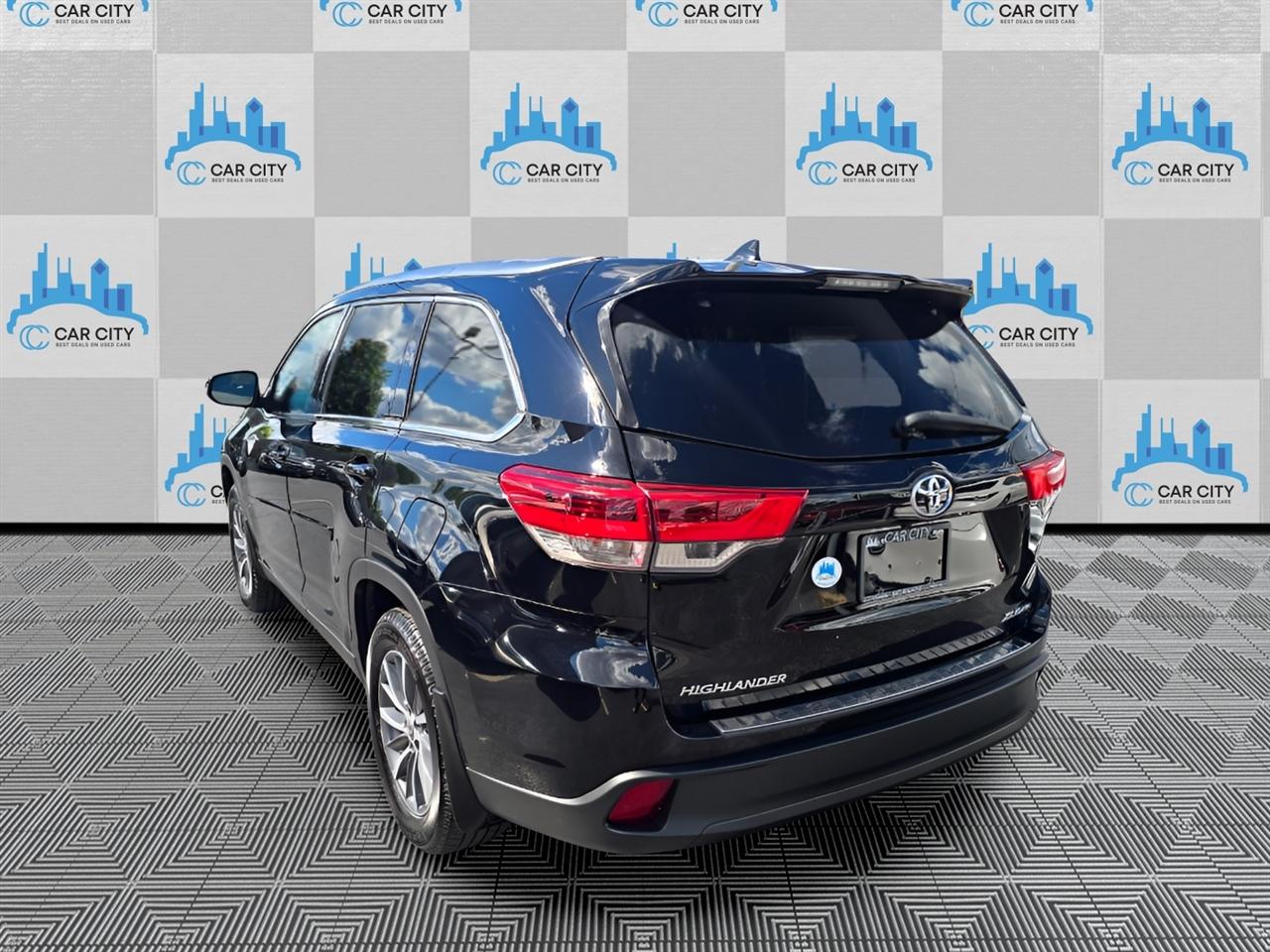 Toyota Highlander XLE AWD V6 2019