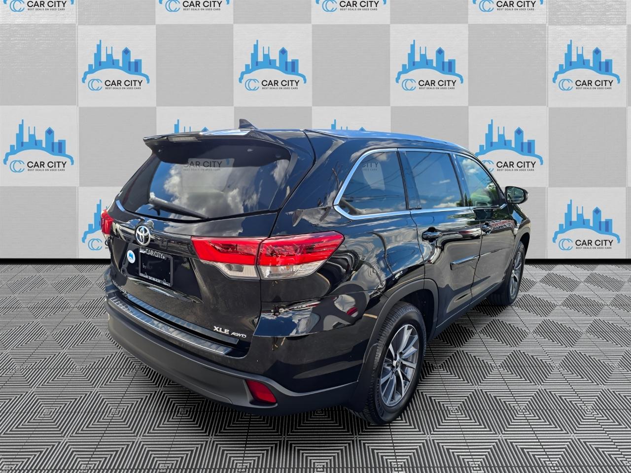 Toyota Highlander XLE AWD V6 2019