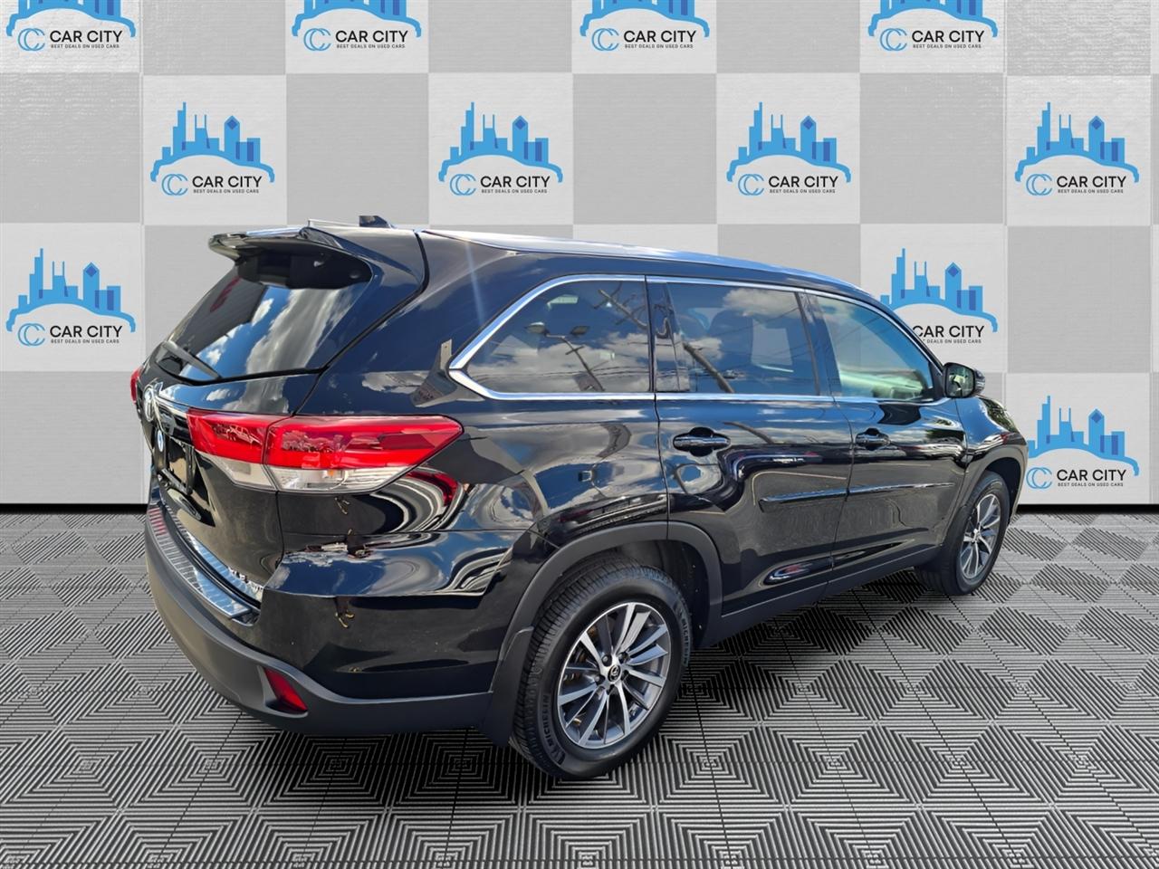Toyota Highlander XLE AWD V6 2019