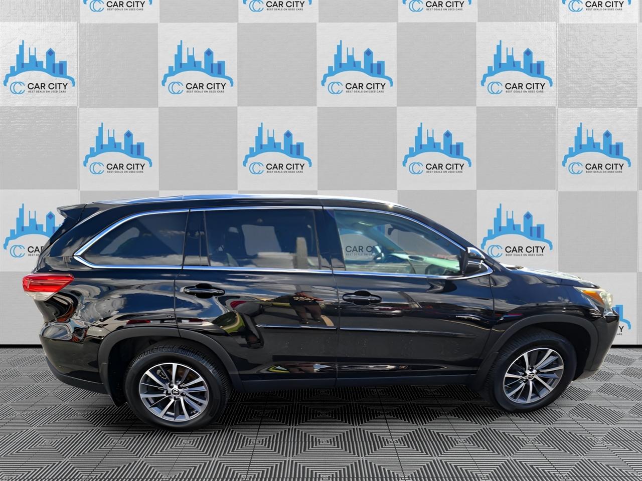 Toyota Highlander XLE AWD V6 2019