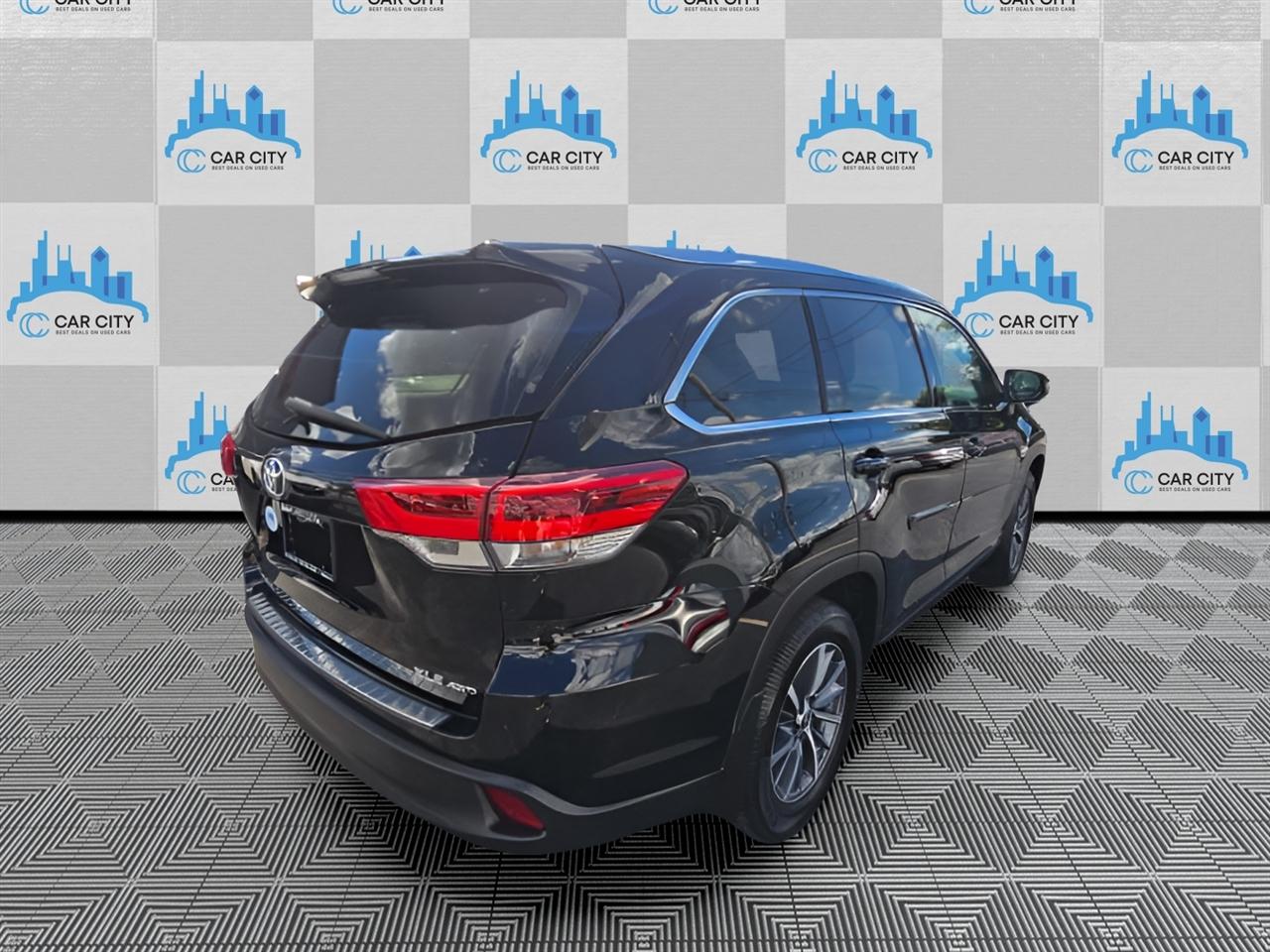 Toyota Highlander XLE AWD V6 2019
