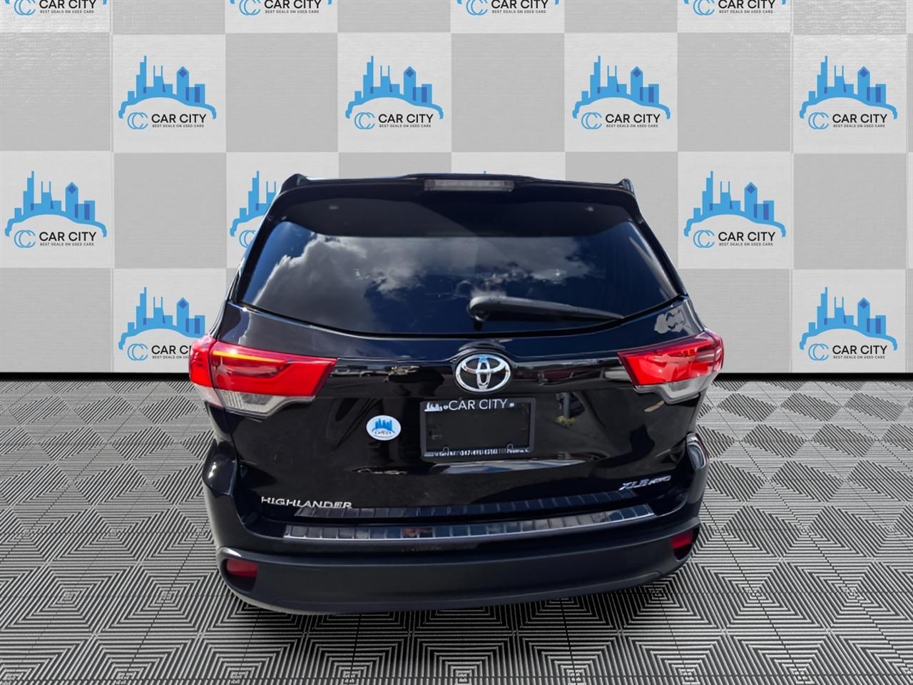 Toyota Highlander XLE AWD V6 2019