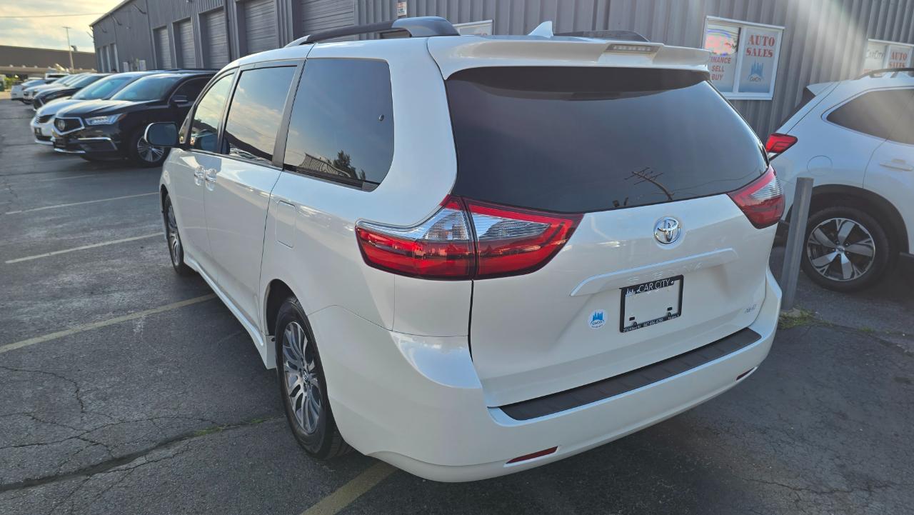 Toyota Sienna Limited Premium 7-Passenger 2020