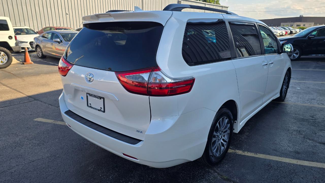 Toyota Sienna Limited Premium 7-Passenger 2020
