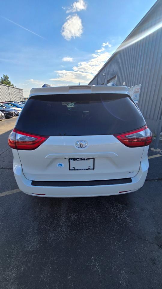Toyota Sienna Limited Premium 7-Passenger 2020