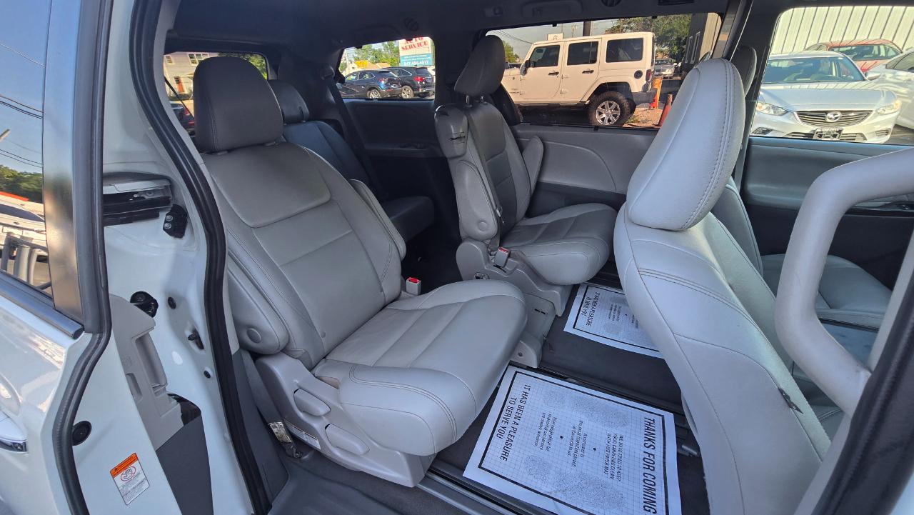 Toyota Sienna Limited Premium 7-Passenger 2020