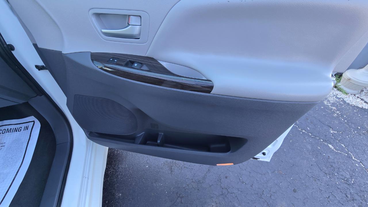 Toyota Sienna Limited Premium 7-Passenger 2020