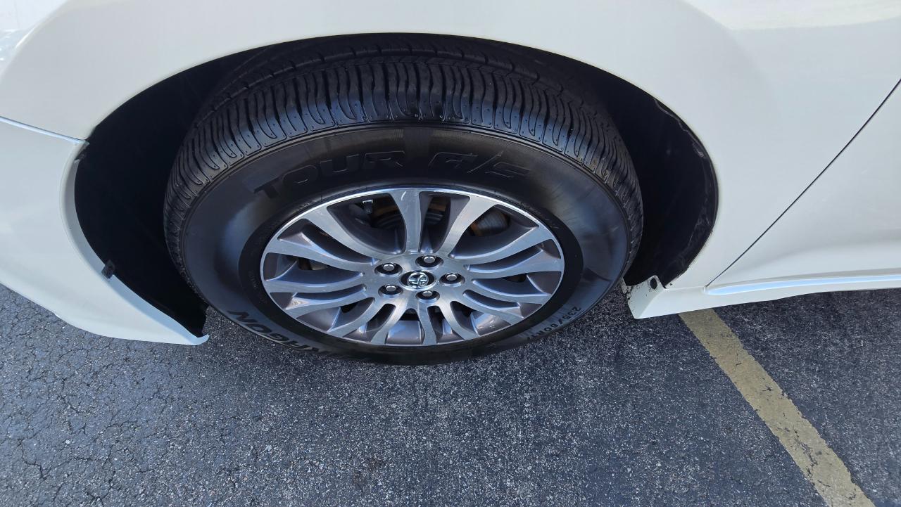 Toyota Sienna Limited Premium 7-Passenger 2020
