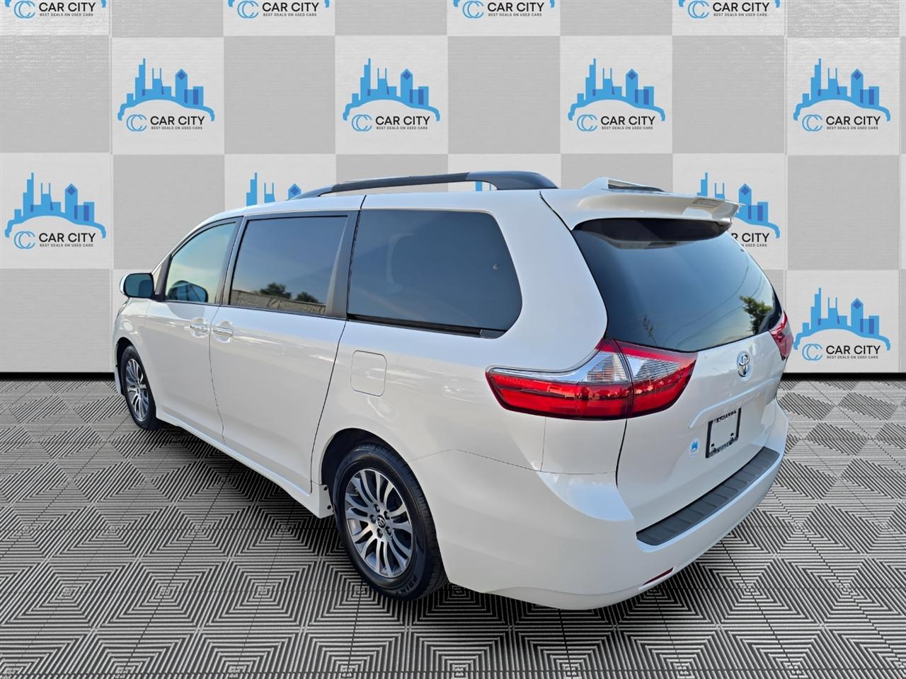 Toyota Sienna Limited Premium 7-Passenger 2020