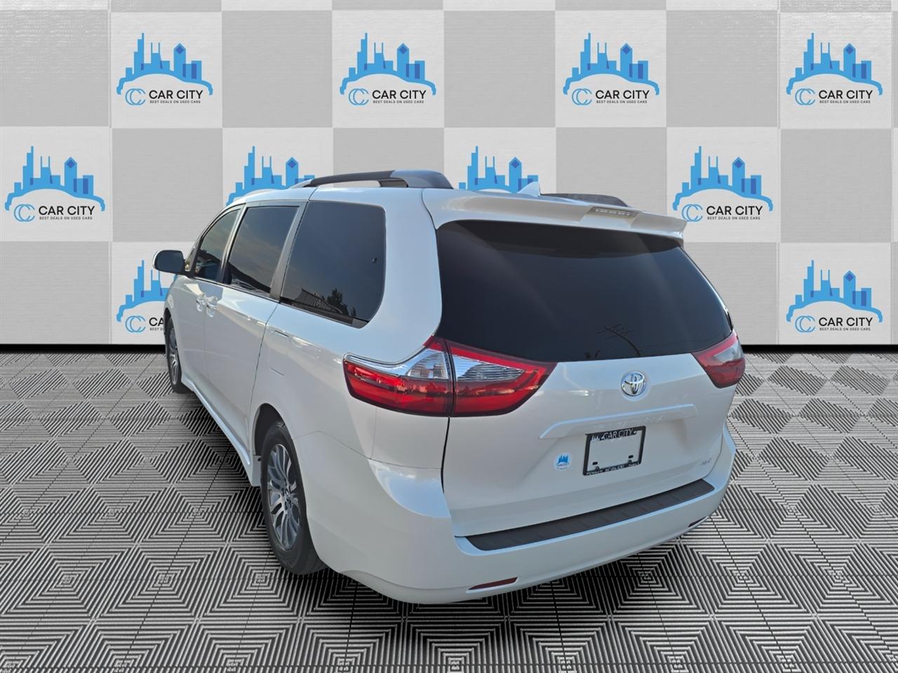 Toyota Sienna Limited Premium 7-Passenger 2020