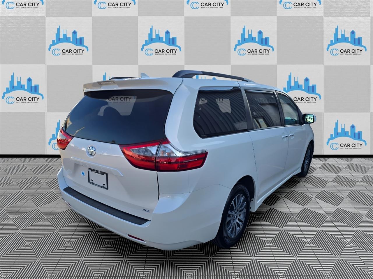 Toyota Sienna Limited Premium 7-Passenger 2020