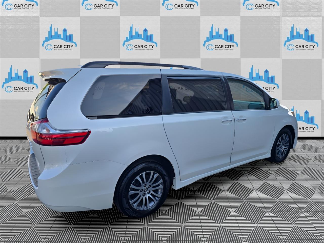Toyota Sienna Limited Premium 7-Passenger 2020