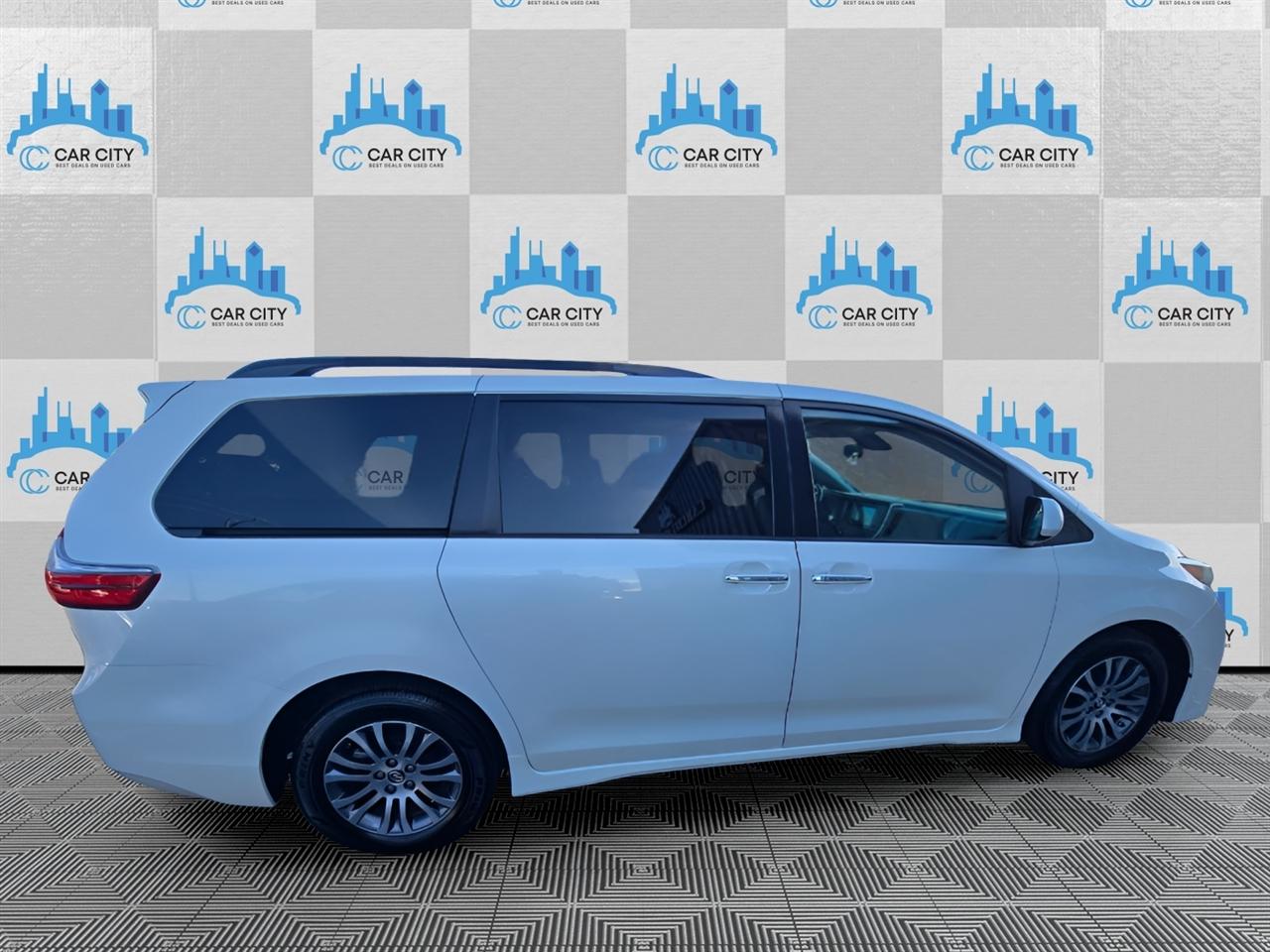 Toyota Sienna Limited Premium 7-Passenger 2020