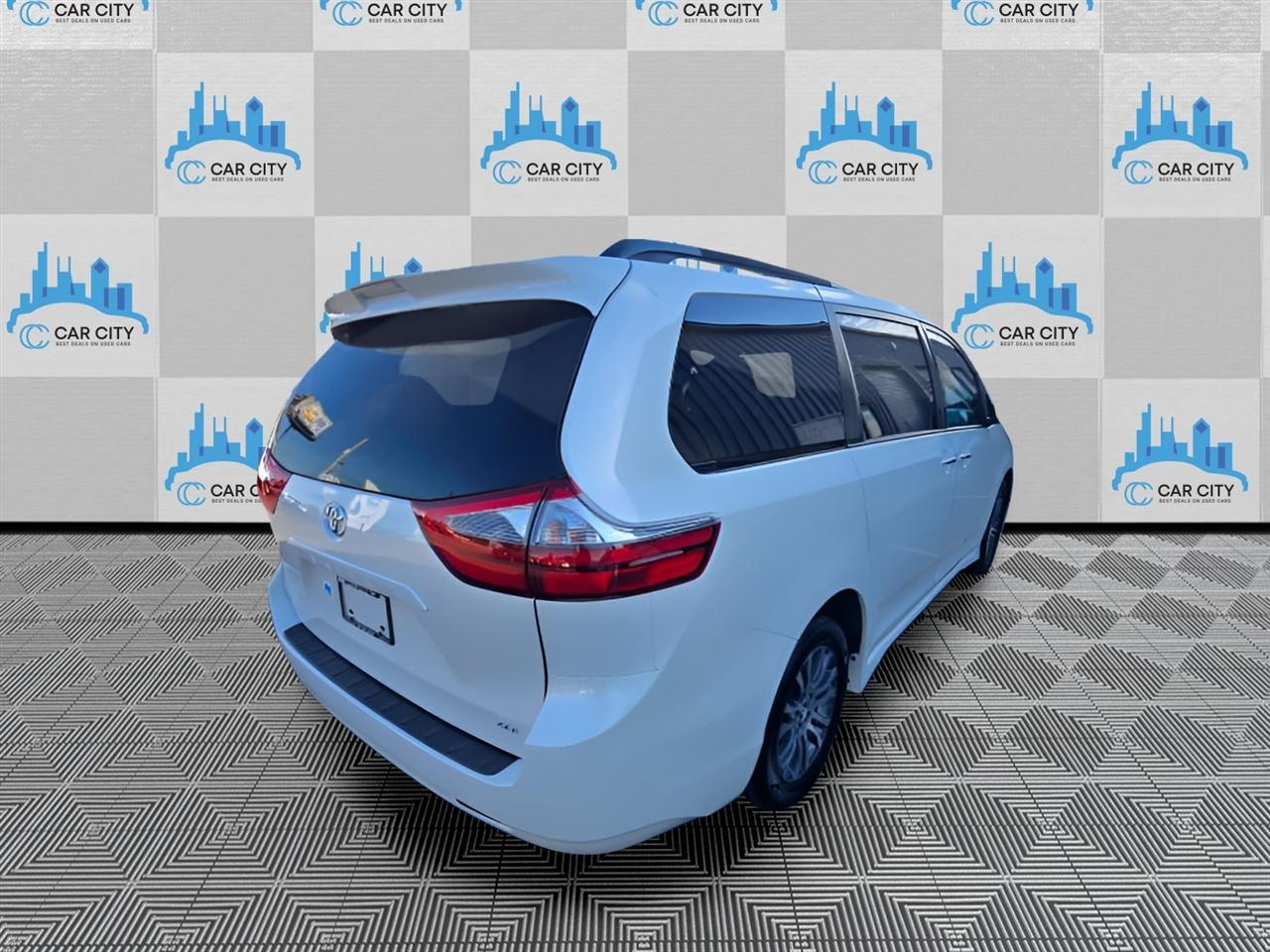 Toyota Sienna Limited Premium 7-Passenger 2020